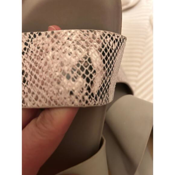 Sofft Amalfi Snake Embossed Slip On Size 8.5 - Picture 4 of 7